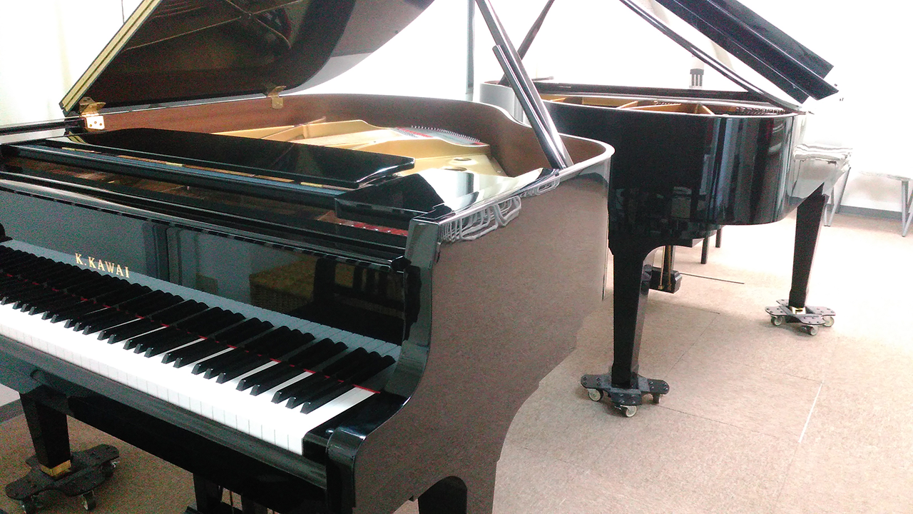 玉造音楽教室 2台のピアノが対面で使えます