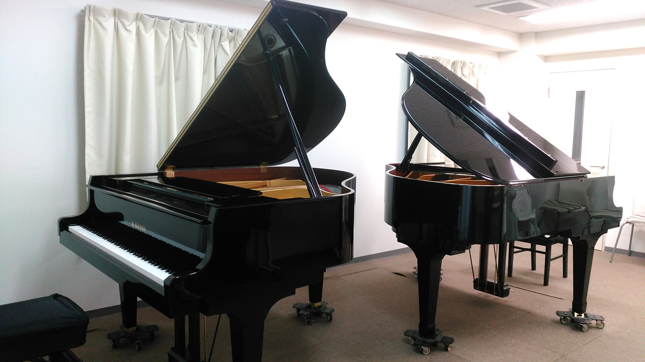 玉造音楽教室 2台のピアノが対面で使えます