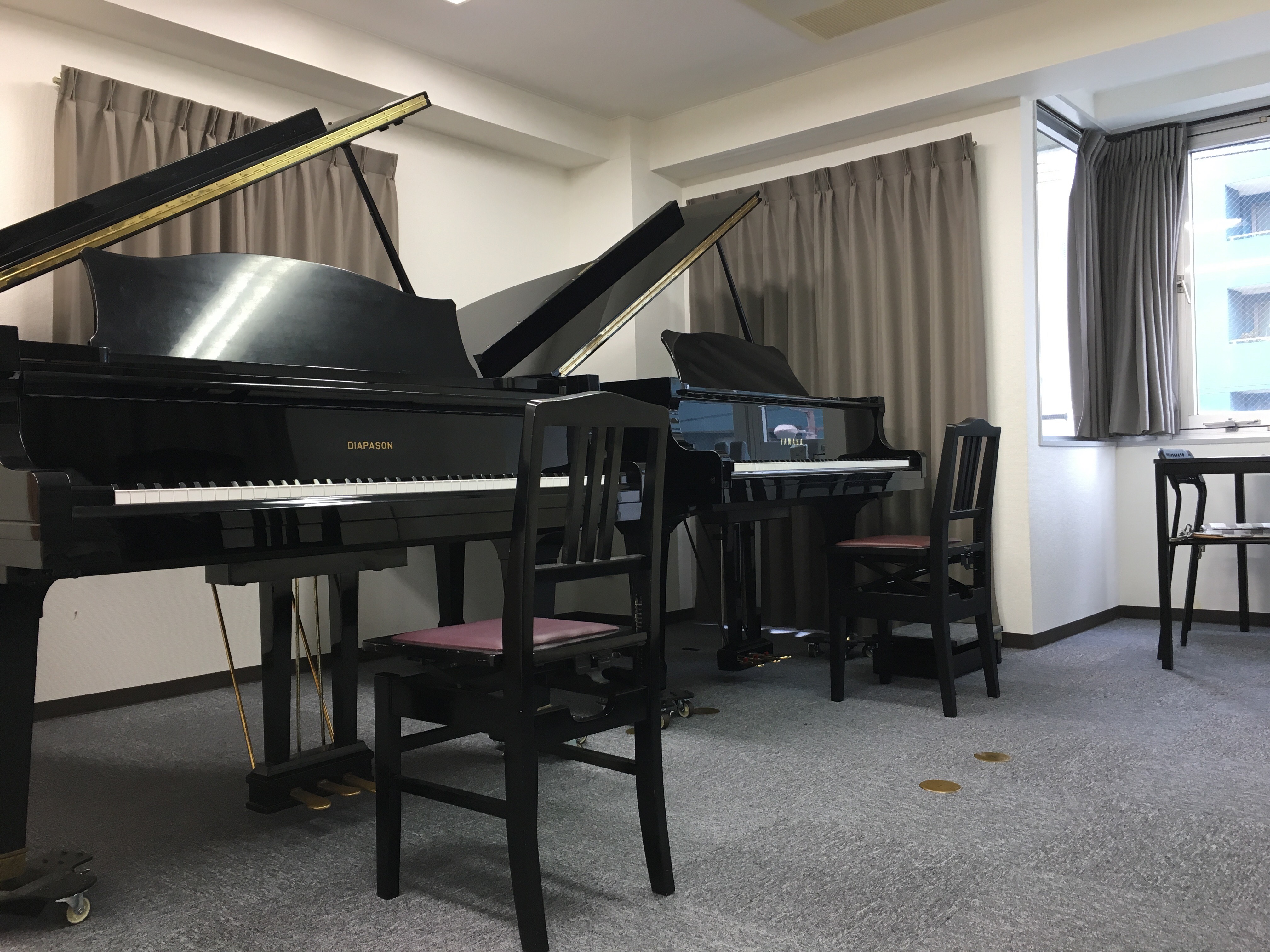 玉造音楽教室 4階スタジオのピアノが2台に増えました